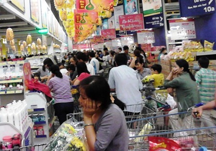 Supermarkets become popular for Tet - 3