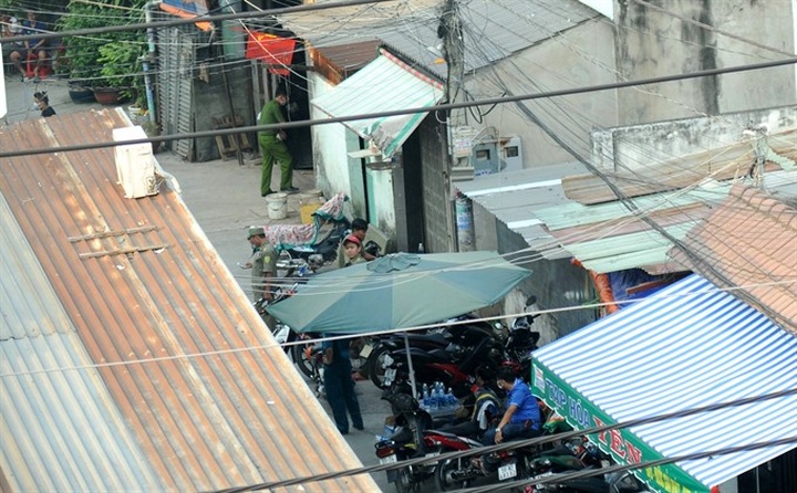 Family of five dead in suspected murder - 1