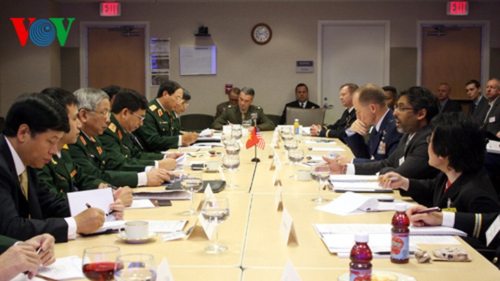Vietnam, US hold defence dialogue - 1