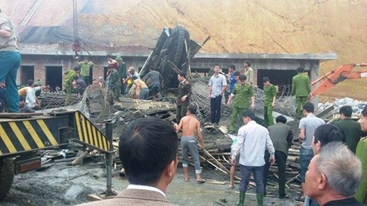 At least two workers die, 14 injured in scaffold collapse - 1 At least two workers die, 14 injured in scaffold collapse - 1