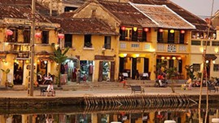 Hoi An ancient town cited among 10 World Famous Canals - 1