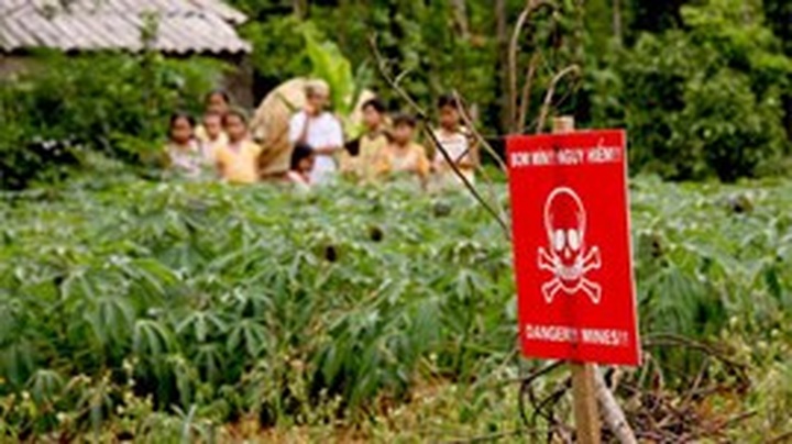 US support for disadvantaged people in Thua Thien Hue - 1