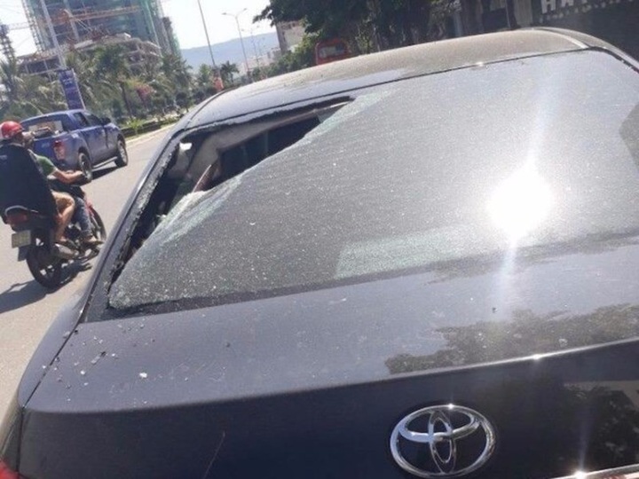 Cars vandalised in Danang - 1