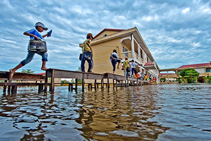 Student photo contest illustrates environmental threats - 1