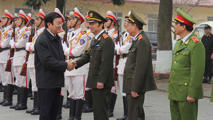 Mobile police should maintain national security and order - 1