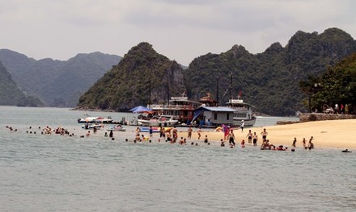 Body of Australian tourist found in Ha Long Bay - 1 Body of Australian tourist found in Ha Long Bay - 1