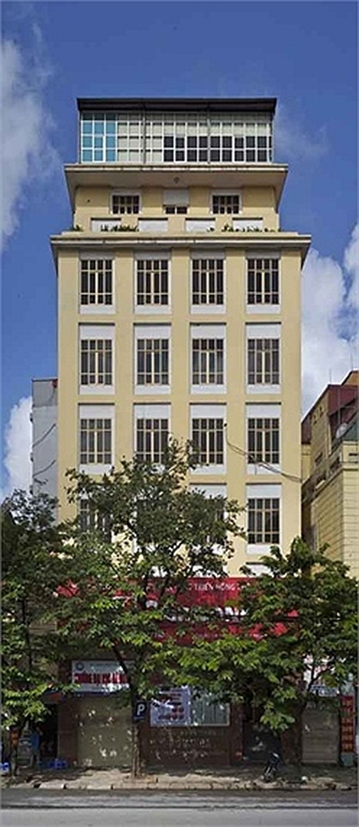 Many old temples in Hanoi turned into hotels, underwear shops - 6