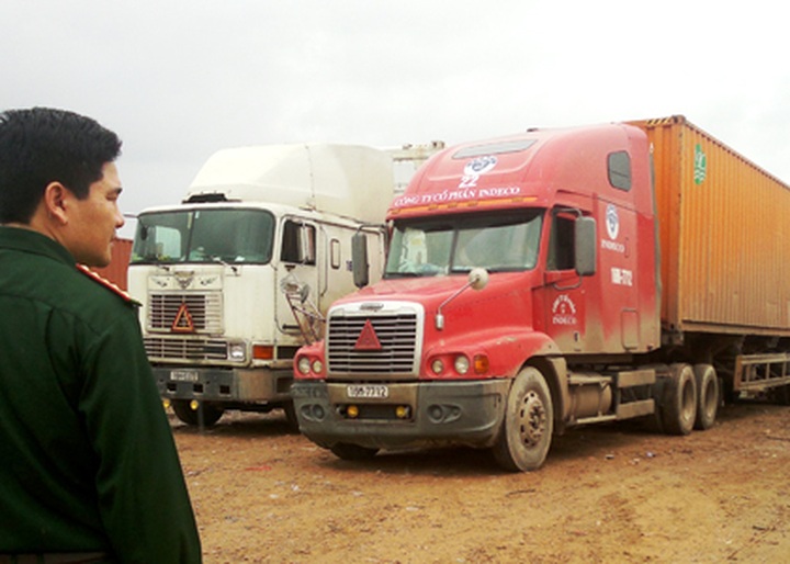 Thousands of containers stuck at Mong Cai Border Gate - 1