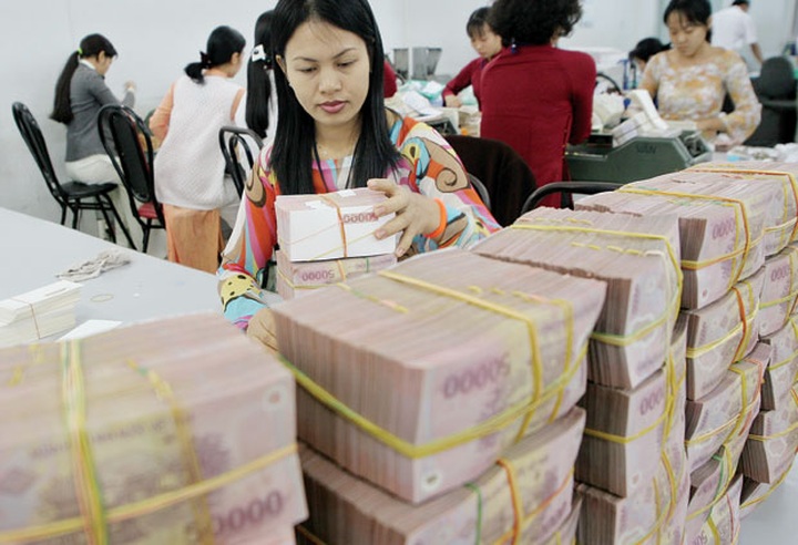 Banks debts spur interest rate race - 1 Banks debts spur interest rate race - 1