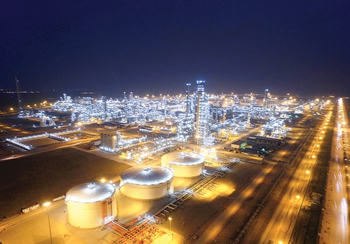 Biggest oil refinery starts commercial operations - 1