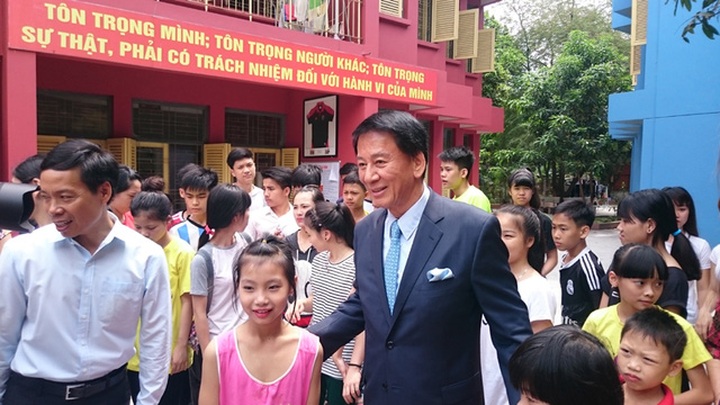 Special Friendship Ambassador to sponor 100 children in Vietnam - 1