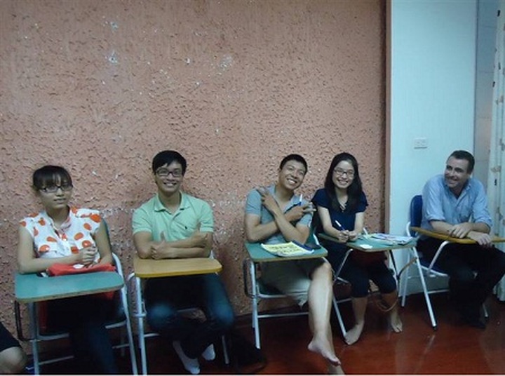 Students like western style, parents keep fearful - 1