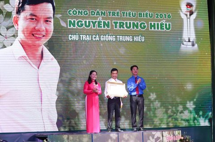 HCM City honours 10 outstanding young citizens of 2016 - 6