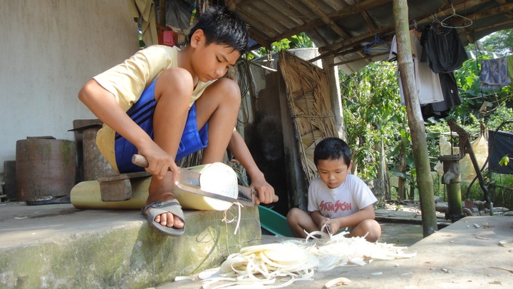 Three boys struggle to care for grandmother after losing parents - 2