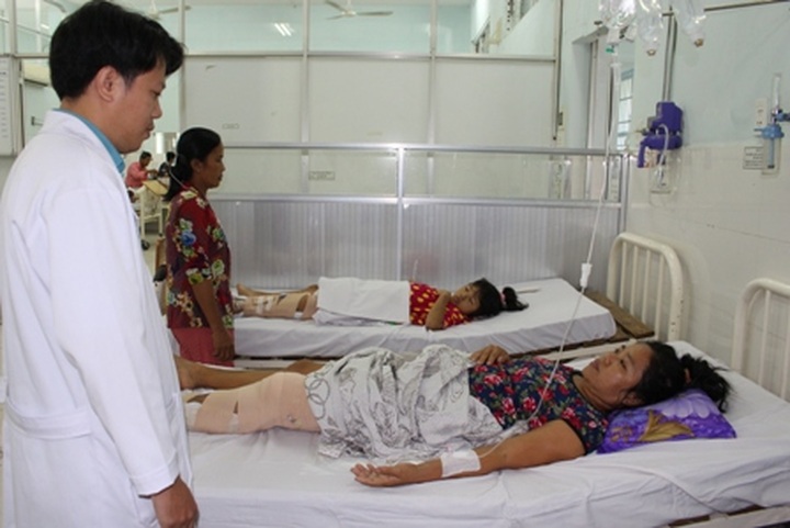 Poor family seeks help for operations after traffic accident - 2