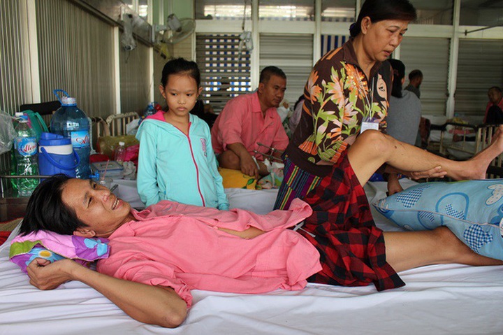 Blind poor man in Vinh Long needs help - 1 Blind poor man in Vinh Long needs help - 1