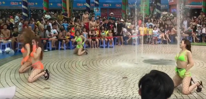 HCM City water park fined for bikini show for children - 1 HCM City water park fined for bikini show for children - 1