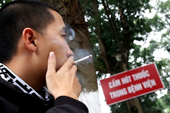 Exposure to secondhand smoke drops in Vietnam: new report - 1