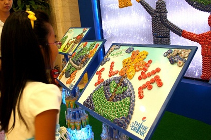 Bottle top art portrays environmental message - 2