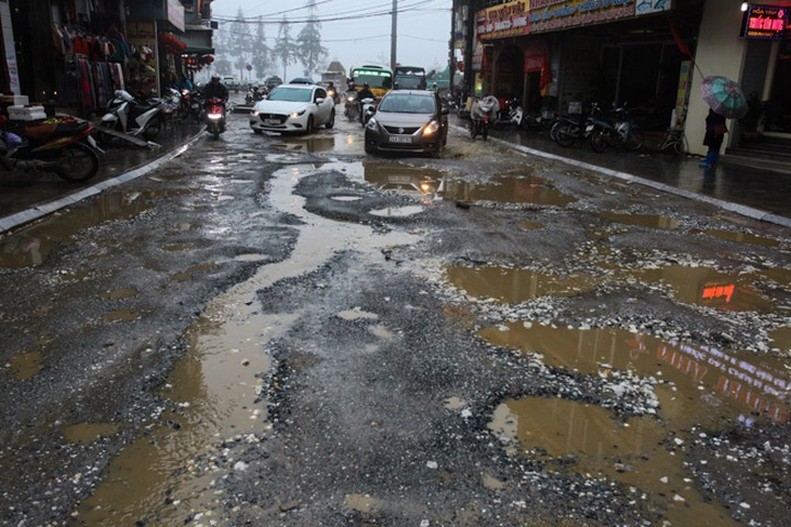 Bumpy rides on Sapa’s bad roads - 4