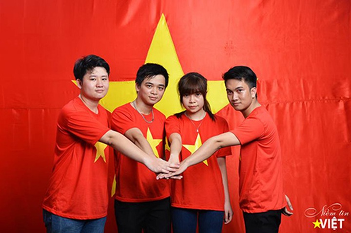 1,500 Vietnamese participate in patriotic photo project - 6