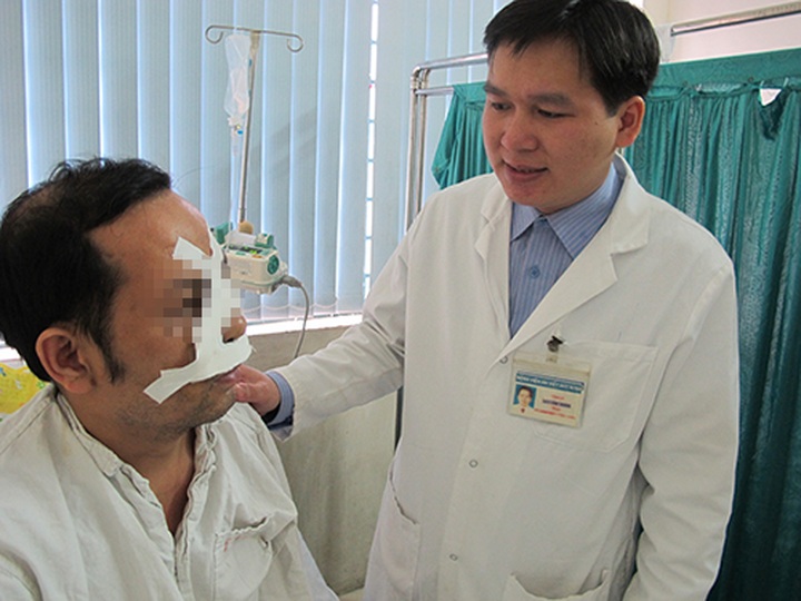 Vietnam successfully reattaches man’s cut-off nose - 2