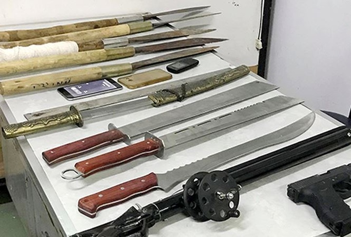 Nha Trang bridge set alight during gang fight - 1