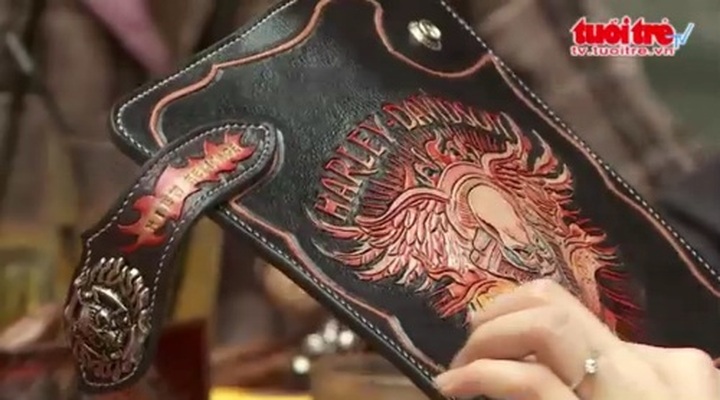 Creating customized adornments with leather sculpture art in Vietnam - 1 Creating customized adornments with leather sculpture art in Vietnam - 1