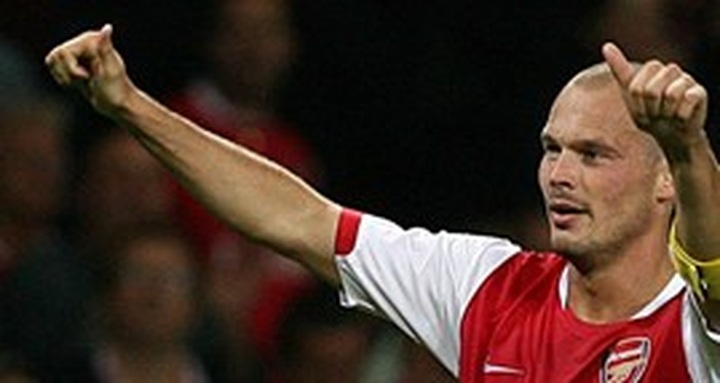 Arsenal star arrives in Vietnam - 1 Arsenal star arrives in Vietnam - 1