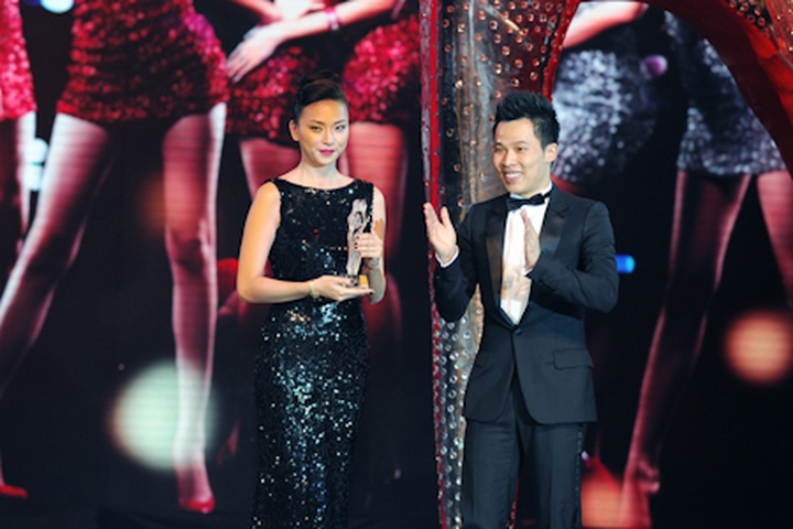 Ngo Thanh Van crowned at fashion industry award show - 1 Ngo Thanh Van crowned at fashion industry award show - 1