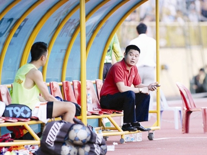 Football clubs unable to pay players - 2