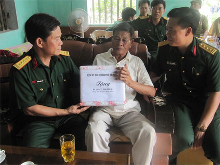 Prime Minister supports war veteran's return after 40 years - 1