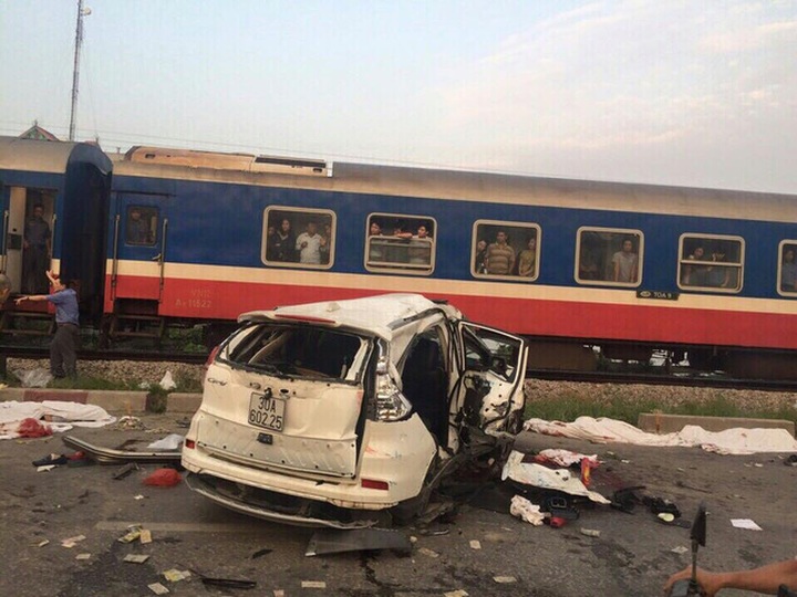 Six killed after car crosses railway - 1