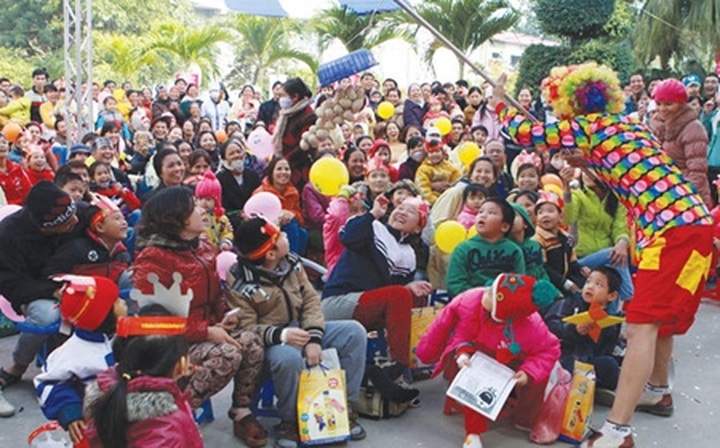 Vietnamese leaders extend Christmas cheer to local Christian community - 1