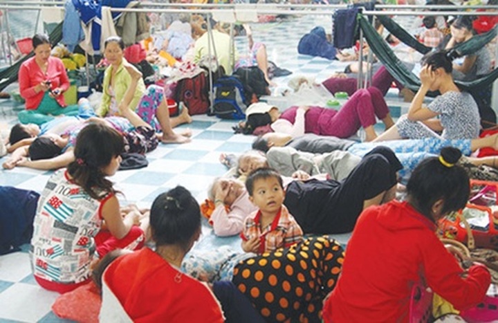 Tropical depression fades, but downpours continue - 1