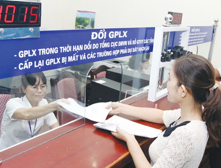 Red tape rankles Hanoi - 1