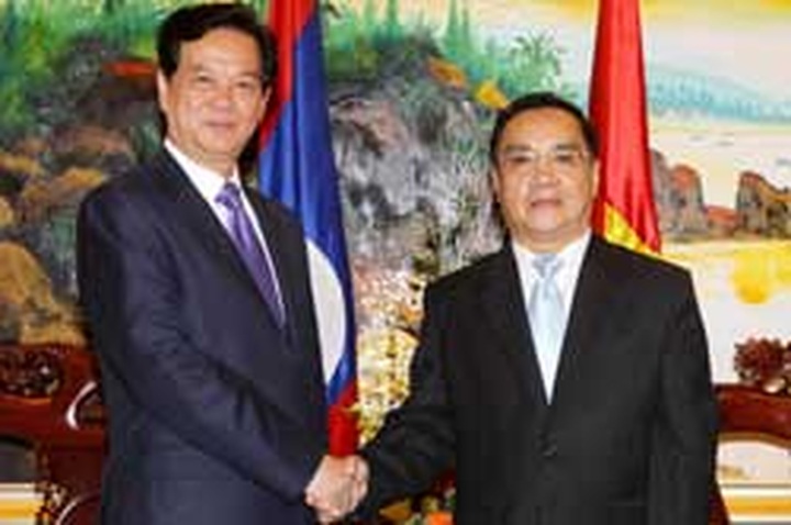 PM Dung greets Lao counterpart - 1