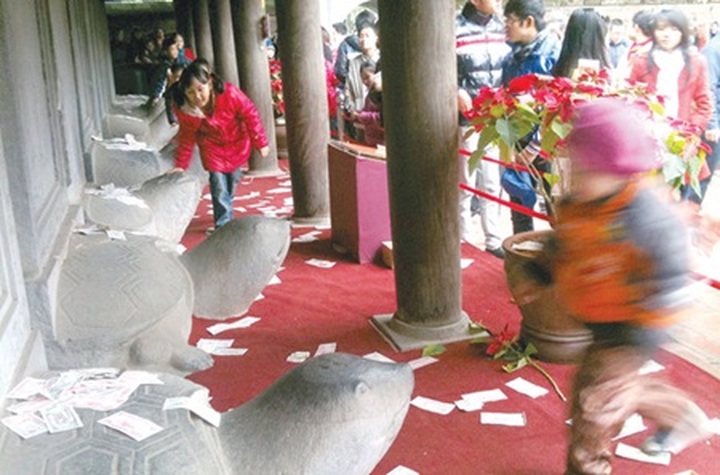 Spring festival organisers told to trim their budgets - 1