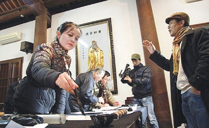 Spring festival organisers told to trim their budgets - 2