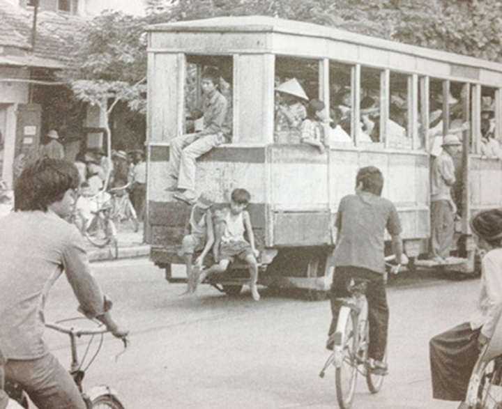 Photos recall streets of a vanished Hanoi - 1 Photos recall streets of a vanished Hanoi - 1