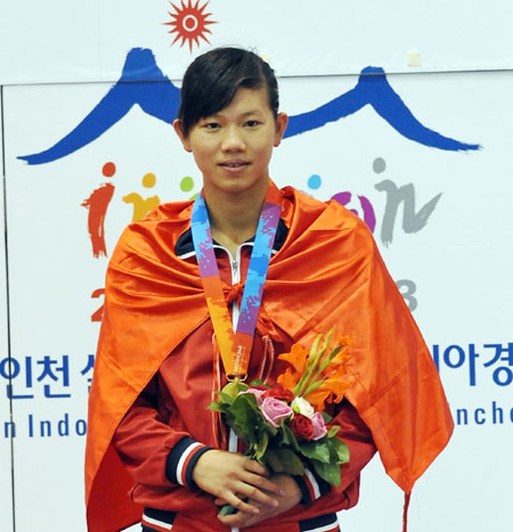 Teen swimmer wins gold in 200m individual medley - 1