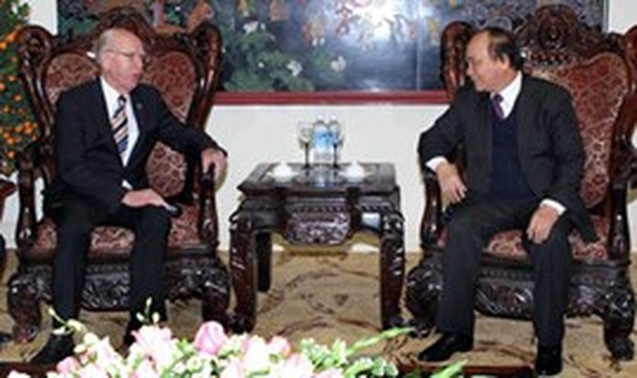 German charity activist visits Vietnam - 1