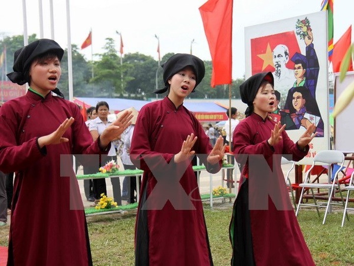 Researcher drafts solutions to revive “xoan” singing - 1 Researcher drafts solutions to revive “xoan” singing - 1