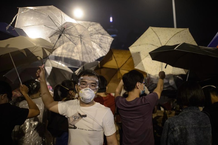 Hong Kong police in violent clashes with protesters - 1