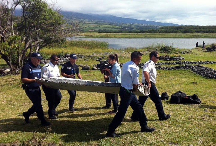 Investigators probe plane wreckage for link to missing MH370 - 1