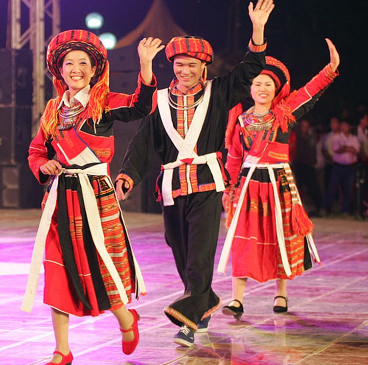 Ethnic costumes on show - 9