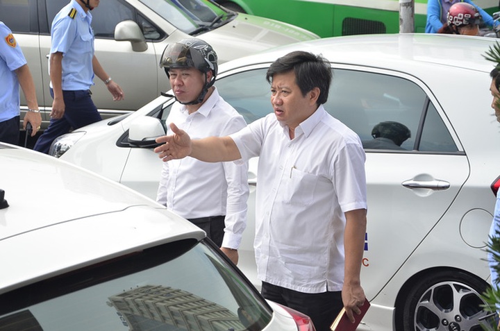 Pavement clearing movement raises question about the role of state officials - 1 Pavement clearing movement raises question about the role of state officials - 1