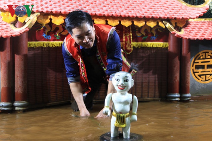 Phan Thanh Liem modifies traditional puppetry - 1