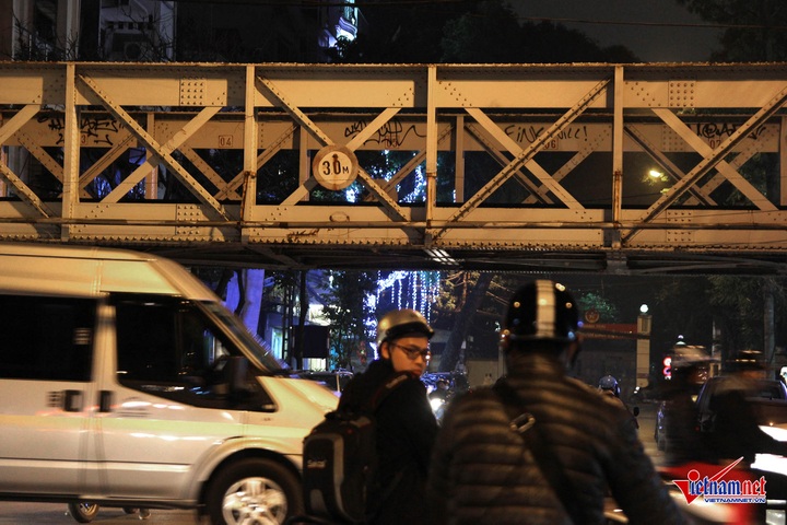 Hanoi Old Quarter suffers graffiti tag rash - 15