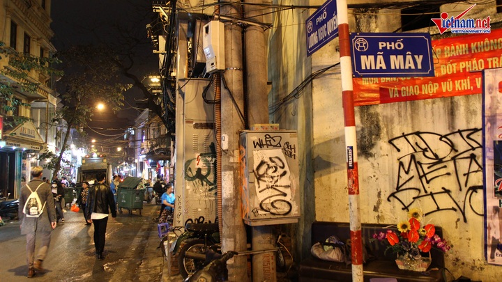 Hanoi Old Quarter suffers graffiti tag rash - 8